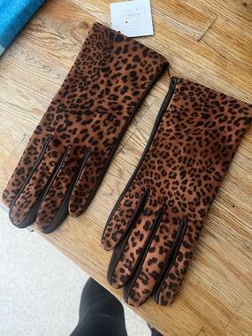 Women’s Cheetah Print Winter Gloves; leather and silk